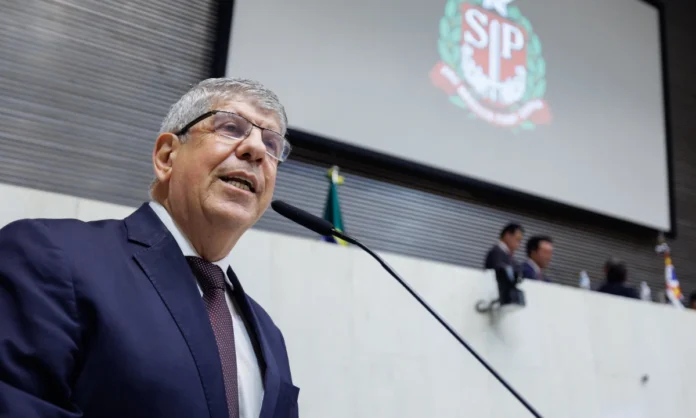 Antonio Donato: isenção beneficia setor que produz automóveis a gasolina - Foto: Rodrigo Romeo - Alesp