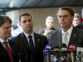 Bolsonaro escolhe o filho — e agora Tarcísio?