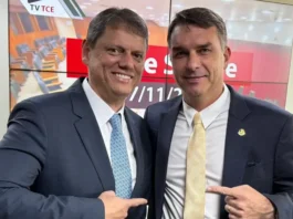 Bolsonaro vai cobrar apoio de Tarcísio à candidatura de Flávio em 2026 Foto: Reprodução / X @flaviobolsonaro