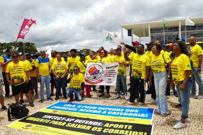 tst-publica-acordao-do-dissidio-dos-correios-sindicato-analisa-impactos_1 Mobilização dos trabalhadores dos Correios em Brasília. Foto: Sintect-sp, divulgação