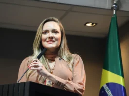 Presidente do Sindicato dos Delegados critica Tarcísio: “não cumpriu promessas” Jacqueline Valadares da Silva Alckmin, presidente do Sindicato dos Delegados de Polícia do Estado de São Paulo (Sindpesp). Foto: Bruna Sampaio / Alesp