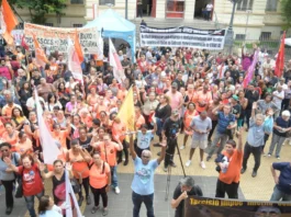 Manifestação de professores em frente à Secretaria de Educação. Foto: Apeoesp, divulgação